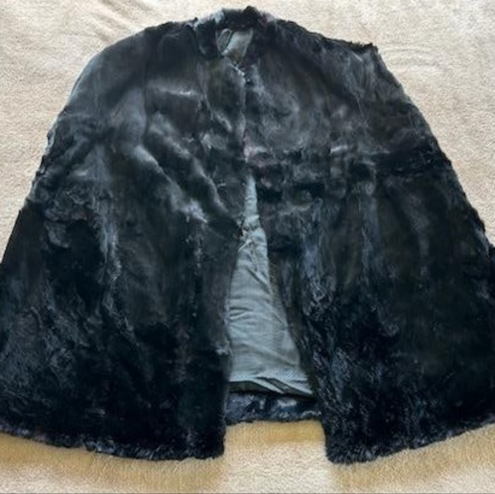 Luxurious Vintage Black Fur Cape
